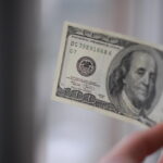 Dólar sobe para R$ 5,17 influenciado por exterior